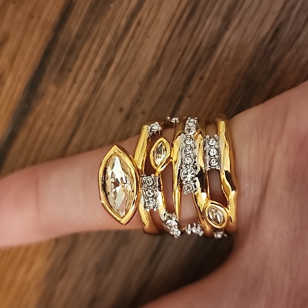 NWOT Crystal Asteria Gold Cocktail Ring